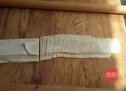 Illustration of how to make three-legged noodles by hand 5