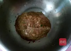 Illustration of how to make carrot and corn meat dumplings 9