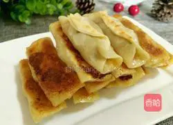 Illustration of how to make pot sticker dumplings 1