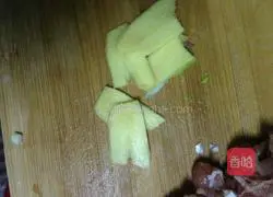 Illustration of how to make celery and pork buns 6