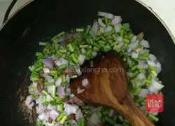 Illustration of how to make Xinjiang Dingding fried noodles 9