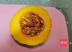 Illustration of how to make peach gum, millet and pumpkin soup 5
