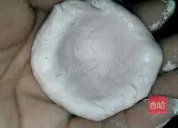 Illustration of making glutinous rice balls with pitaya peel 7 