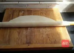 Illustration of how to make three-legged noodles by hand 4