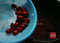 Illustration of how to make healthy eight-treasure porridge 6