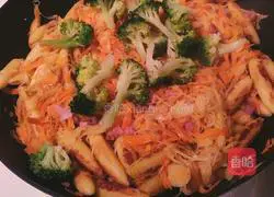 Illustration of how to make Bayern special fried noodles 11