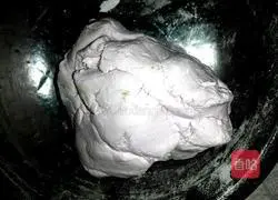 Illustration of making dragon fruit peel glutinous rice balls 5