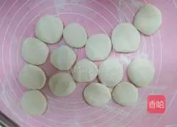 Illustration of how to make carrot and corn meat dumplings 18