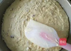 Illustration of how to make red date cornmeal cake 6