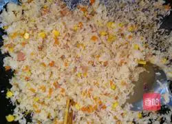 Illustration of how to make Golden Needle Cheese Beef Baked Rice 5