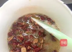 Illustration of making red date malt crispbread 2