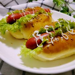 hot dog buns