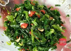 Illustration of how to make celery leaf pickles 7