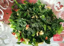 Illustration of how to make celery leaf pickles 6