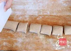 Illustration of how to make brown sugar and red date steamed buns 13