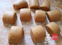 Illustration of how to make brown sugar and red date steamed buns 15