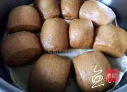 Illustration of how to make brown sugar and red date steamed buns 17