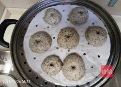 Illustration of how to make black sesame donuts 14