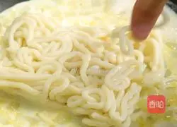 Illustration of how to make butter udon noodles 4